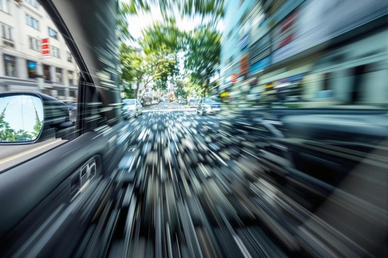 Voiture qui tremble à basse vitesse : que vérifier.jpg